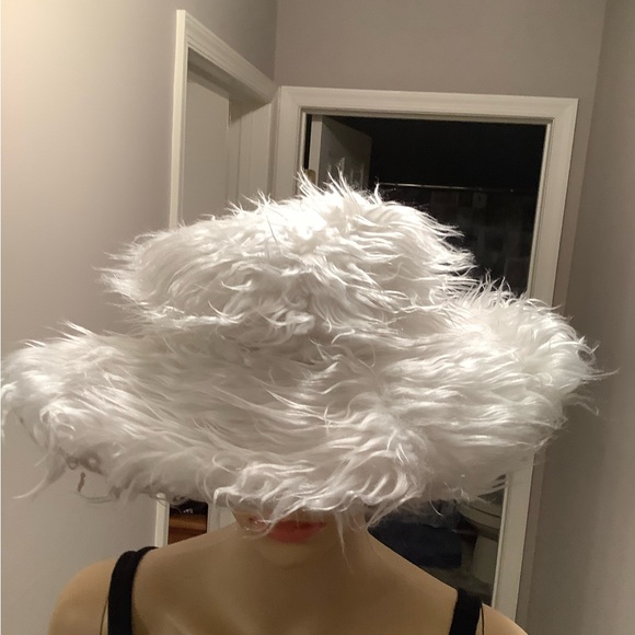 White Novelty Wide-Brimmed Faux Fur Costume Hat - Picture 2 of 7